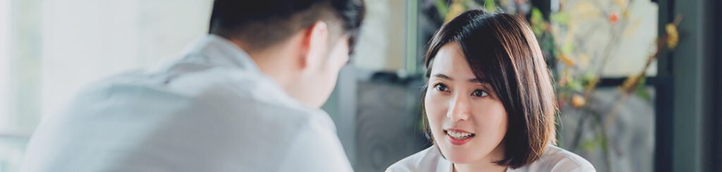 A treaty investor talks about business immigration tips in a small office meeting